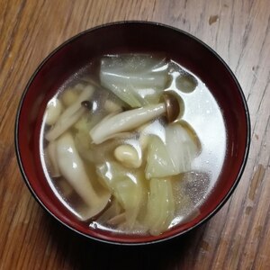 少ない材料で簡単！ベーコンとキャベツの大豆スープ